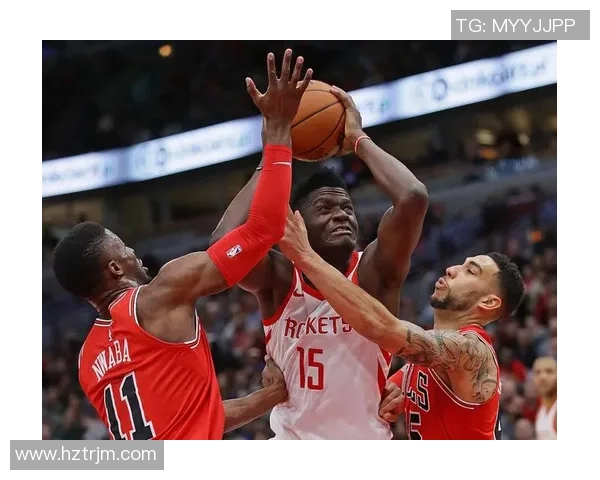 克林特卡佩拉如何在NBA赛场上展现出色的篮板能力与防守技巧