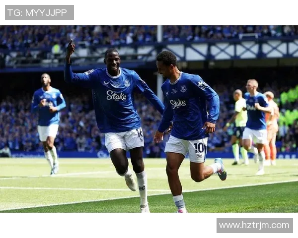 埃弗顿迎战利阿波罗期待精彩对决球迷热情高涨助威球队奋勇争胜