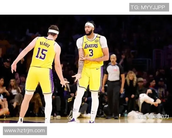 快船与湖人激战正酣最新赛况分析与精彩瞬间回顾